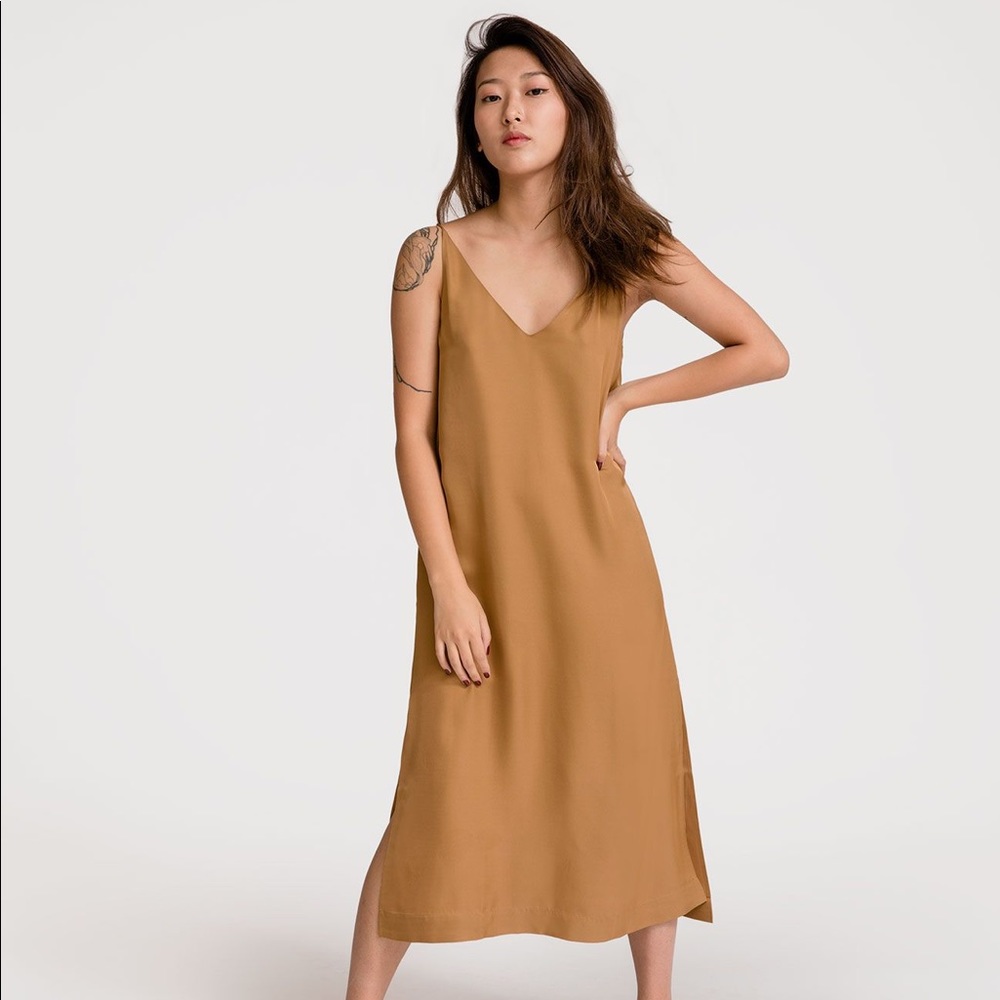 Grana 100% silk v-neck slip dress in camel ✨